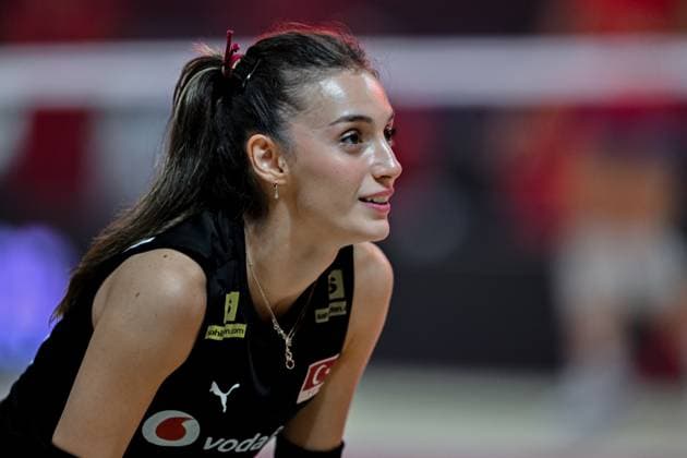 Turkiye v Spain - FIVB Women s Volleyball World Championship, WM, Weltmeisterschaft NAKHON RATCHASIMA, THAILAND - AUGUST 23: Turkiye’s Eylul Akarcesme takes part in a training session ahead of the FIVB Women’s World Volleyball Championship match against Spain at Korat Chatchai Hall in Nakhon Ratchasima, Thailand, on August 23, 2025. Mustafa Hatipoglu Anadolu Nakhon Ratchasima Thailand. Editorial use only. Please get in touch for any other usage.  Copyright: x2025xAnadoluxMustafaxHatipoglux