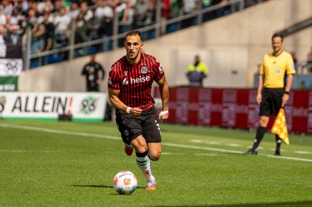 Deutschland: Fußball 2. Bundesliga, 3. Spieltag, Hannover 96-1.FC Magdeburg 2025 26 am 23.8.2025 in Hannover (Heinz-von-Heiden-Arena): Virgil Ghita (Hannover 96 5)