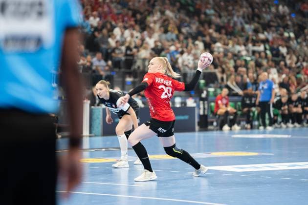 HSG Blomberg-Lippe (GER) vs. Thueringer HC (GER), Handball, 1. Handball Bundesliga Frauen, Supercup, Saison 2025 2026, Muenchen, 23.08.2025 Johanna Reichert (Thueringer HC, 29) bei einem 7-Meter Wurf Muenchen SAP Garden Deutschland