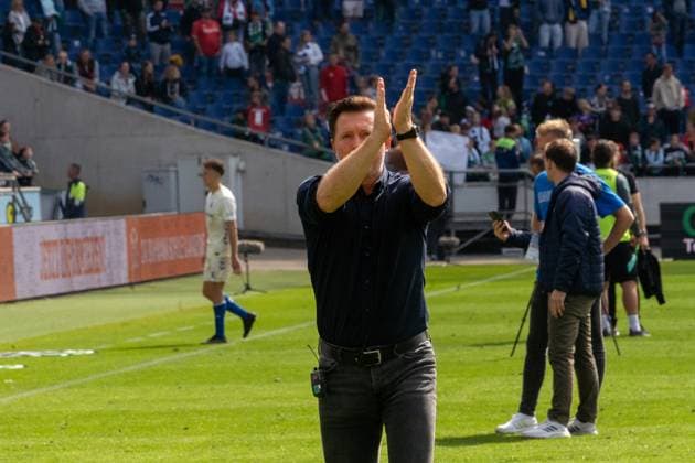 Deutschland: Fußball 2. Bundesliga, 3. Spieltag, Hannover 96-1.FC Magdeburg 2025 26 am 23.8.2025 in Hannover (Heinz-von-Heiden-Arena): Christian Titz (Trainer, Hannover 96) nach dem Spiel