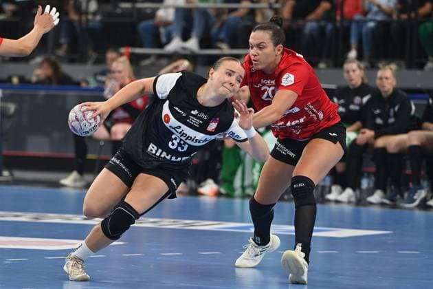 Elin MAGNUDOTTIR (Blomberg Lippe), Aktion,Zweikampf gegen Jana Leonie SCHEIB (Thueringer HC) Handball Super Cup 2025 der Frauen HSG Blomberg-Lippe vs. Thueringer HC am 23.08.2025, SAP GARDEN Muenchen.
