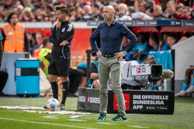 1. Fußball-Bundesliga: Bayer 04 Leverkusen - TSG 1899 Hoffenheim, 23.08.2025 Erik ten Haag (Cheftrainer Bayer 04 Leverkusen) am Spielfeldrand; Bayer 04 Leverkusen - TSG 1899 Hoffenheim an Spieltag 1 der 1. Fußball-Bundesliga am 23.08.2025 in der BayArena in Leverkusen. DIE DFL-VORSCHRIFTEN VERBIETEN JEDE VERWENDUNG VON FOTOS ALS BILDSEQUENZEN UND ODER QUASI-VIDEO. Copyright: xBEAUTIFULxSPORTS AxelxKohringx