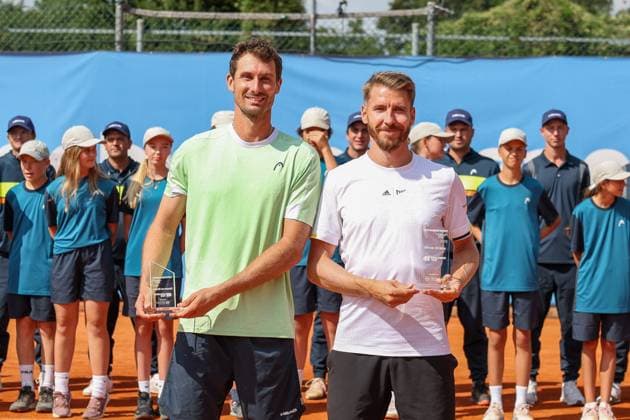 im Bild, Alexander Ritschard (SUI) und der Sieger Cedrik-Marcel Stebe (GER), Cedrik-Marcel Stebe (GER) vs. Alexander Ritschard (SUI), ATP, Tennis Herren Challenger Schwaben Open, Herren, Finale, Einzel, Tennis, 23.08.2025 Augsburg Bayern Deutschland