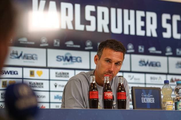Christian Eichner (Karlsruher SC, Chef-Trainer) nach dem Spiel bei der PK, GER, Karlsruher SC vs. Eintracht Braunschweig, 2. Bundesliga, 3. Spieltag, 2025 2026, 23.08.2025, DFL REGULATIONS PROHIBIT ANY USE OF PHOTOGRAPHS AS IMAGE SEQUENCES AND OR QUASI-VIDEO, GER, Karlsruher SC vs. Eintracht Braunschweig, 2. Bundesliga, 3. Spieltag, 2025 2026, 23.08.2025 Karlsruhe