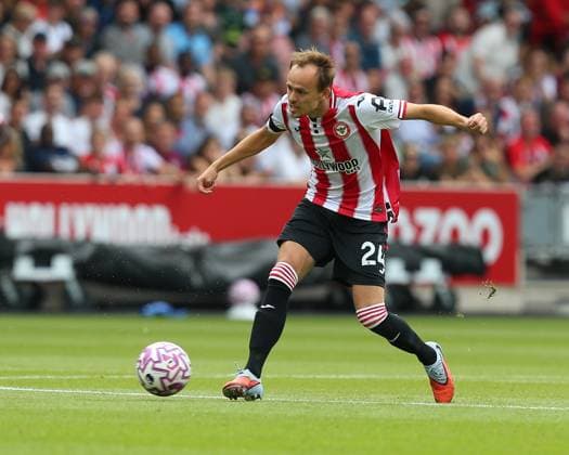 London, England, August 23 2025: Mikkel Damsgaard (24 Brentford) plays a pass during the Premier League game between Brentford and Aston Villa at Gtech Community Stadium in London, England. (Photo by Jay Patel Sports Press Photo SPP) Copyright: xx Sportspressphoto_SPR13759