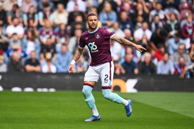 Burnley, England, 23rd August 2025. Kyle Walker of Burnley gives his team instructions during the Burnley vs Sunderland Premier League match at Turf Moor, Burnley. Picture credit should read: Craig Thomas Sportimage EDITORIAL USE ONLY. No use with unauthorised audio, video, data, fixture lists, club league logos or live services. Online in-match use limited to 120 images, no video emulation. No use in betting, games or single club league player publications. SPI_025_CT_Burnley_v_Sunderland SPI-4083-0025