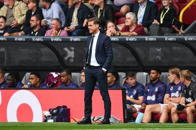 Burnley, England, 23rd August 2025. Scott Parker manager of Burnley during the Burnley vs Sunderland Premier League match at Turf Moor, Burnley. Picture credit should read: Craig Thomas Sportimage EDITORIAL USE ONLY. No use with unauthorised audio, video, data, fixture lists, club league logos or live services. Online in-match use limited to 120 images, no video emulation. No use in betting, games or single club league player publications. SPI_026_CT_Burnley_v_Sunderland SPI-4083-0026