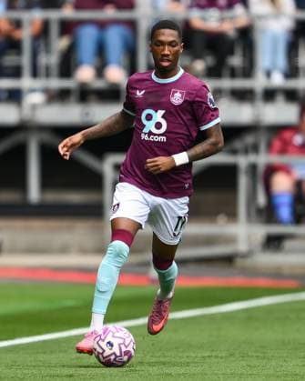 Burnley, England, 23rd August 2025. Jaidon Anthony of Burnley makes a break with the ball during the Burnley vs Sunderland Premier League match at Turf Moor, Burnley. Picture credit should read: Craig Thomas Sportimage EDITORIAL USE ONLY. No use with unauthorised audio, video, data, fixture lists, club league logos or live services. Online in-match use limited to 120 images, no video emulation. No use in betting, games or single club league player publications. SPI_030_CT_Burnley_v_Sunderland SPI-4083-0030