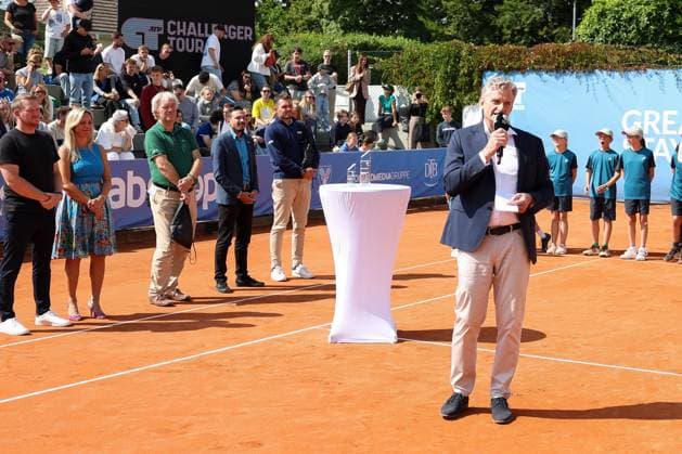 Turnierdirektor Hans Russwurm, Cedrik-Marcel Stebe (GER) vs. Alexander Ritschard (SUI), ATP, Tennis Herren Challenger Schwaben Open, Herren, Finale, Einzel, Tennis, 23.08.2025 Augsburg Bayern Deutschland