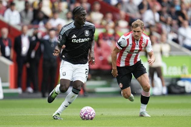 Premier League Brentford v Aston Villa Amadou Onana of Aston Villa on the ball during the Premier League match Brentford vs Aston Villa at The Gtech Community Stadium, London, United Kingdom, 23rd August 2025 (Photo by Harvey Murphy News Images) Copyright: xHarveyxMurphy NewsxImagesx