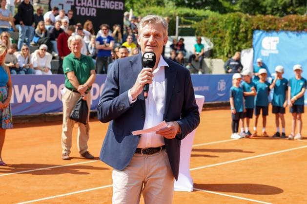 Turnierdirektor Hans Russwurm, Cedrik-Marcel Stebe (GER) vs. Alexander Ritschard (SUI), ATP, Tennis Herren Challenger Schwaben Open, Herren, Finale, Einzel, Tennis, 23.08.2025 Augsburg Bayern Deutschland