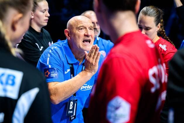 Muenchen: HBF Super Cup 2025 - HSG Blomberg-Lippe - Thueringer HC Trainer Herbert Mueller (Thueringer HC) Muenchen SAP Garden Bayern Deutschland