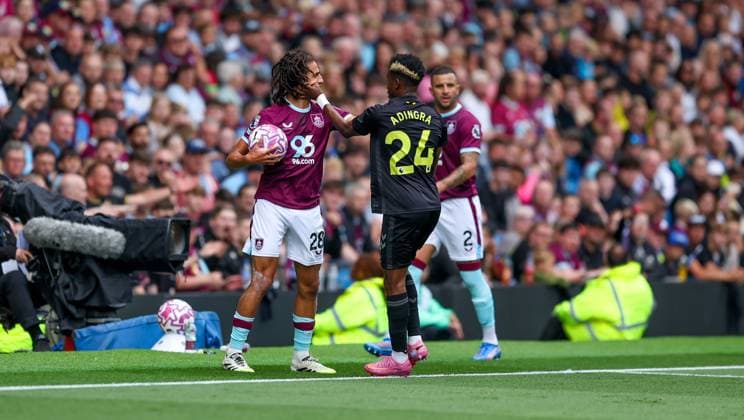 Burnley v Sunderland Premier League 23 08 2025. Burnley midfielder Hannibal Mejbri (28) is caught in the face by Sunderland forward Simon Adingra (24) during the Premier League match between Burnley and Sunderland at Turf Moor, Burnley, England on 23 August 2025. Editorial use only DataCo restrictions apply See www.football-dataco.com , Copyright: xSimonxDaviesx PSI-22652-0025