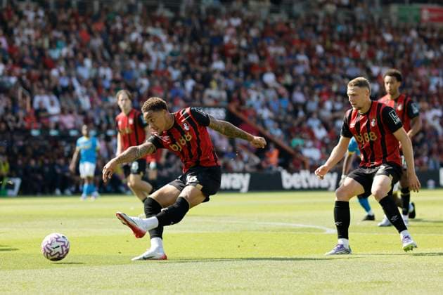 23rd August 2025; Vitality Stadium, Boscombe, Dorset, England; Premier League Football, AFC Bournemouth versus Wolverhampton Wanderers; Tavernier of Bournemouth shoots at goal and scores for 1-0 in the 4th minute  HongboxChen