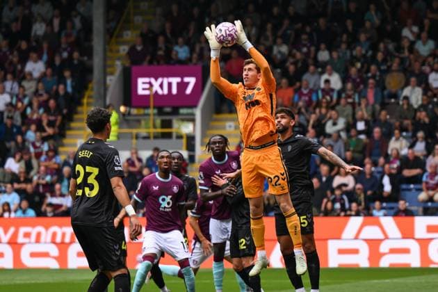 Burnley, England, 23rd August 2025. Robin Roefs of Sunderland claims the cross during the Burnley vs Sunderland Premier League match at Turf Moor, Burnley. Picture credit should read: Craig Thomas Sportimage EDITORIAL USE ONLY. No use with unauthorised audio, video, data, fixture lists, club league logos or live services. Online in-match use limited to 120 images, no video emulation. No use in betting, games or single club league player publications. SPI_032_CT_Burnley_v_Sunderland SPI-4083-0032