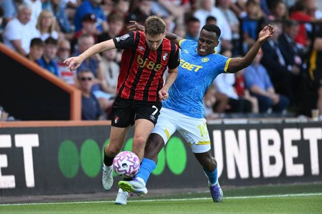 Bournemouth v Wolverhampton Wanderers Premier League 23 08 2025. David Brooks (7) of AFC Bournemouth on the attack is tackled by Jhon Arias (10) of Wolverhampton Wanderers during the Premier League match between Bournemouth and Wolverhampton Wanderers at the Vitality Stadium, Bournemouth, England on 23 August 2025. Bournemouth Vitality Stadium Dorset England Editorial use only DataCo restrictions apply See www.football-dataco.com , Copyright: xGrahamxHuntx PSI-22680-0032