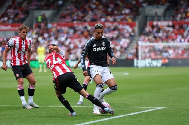 23rd August 2025; Gtech Community Stadium, Brentford, London, England; Premier League Football, Brentford versus Aston Villa; Morgan Rogers of Aston Villa challenged by Mikkel Damsgaard of Brentford  JohnxPatrickxFletcher