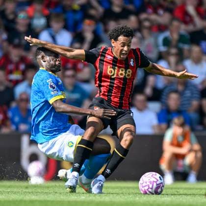 Bournemouth v Wolverhampton Wanderers Premier League Tyler Adams of Bournemouth tangles with Marshall Munetsi of Wolves during the Premier League match at the Vitality Stadium, Bournemouth UK Newspapers OUT Copyright: xJeremyxLandeyx FIL-22134-0021