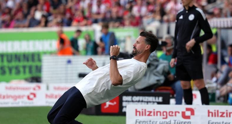 Sport Bilder des Tages 23.08.25 SC Freiburg - FC Augsburg Deutschland, Freiburg, 23.08.2025, Fussball, Bundesliga, SC Freiburg - FC Augsburg: Sandro Wagner (Trainer FC Augsburg). *** 23 08 25 SC Freiburg FC Augsburg Germany, Freiburg, 23 08 2025, Football, Bundesliga, SC Freiburg FC Augsburg Sandro Wagner Coach FC Augsburg