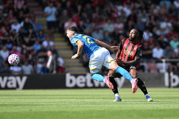 Bournemouth v Wolverhampton Wanderers Premier League 23 08 2025. Matt Doherty (2) of Wolverhampton Wanderers is fouled by Antoine Semenyo (24) of AFC Bournemouth during the Premier League match between Bournemouth and Wolverhampton Wanderers at the Vitality Stadium, Bournemouth, England on 23 August 2025. Bournemouth Vitality Stadium Dorset England Editorial use only DataCo restrictions apply See www.football-dataco.com , Copyright: xGrahamxHuntx PSI-22680-0039