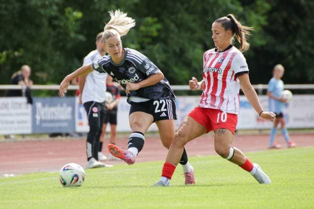 24.08.2025, xgrfx, Fussball Testspiel , SC Freiburg Frauen - Eintracht Frankfurt Frauen v.l. Nadine Riesen (Eintracht Frankfurt), Selina Vobian (SC Freiburg) (DFL DFB REGULATIONS PROHIBIT ANY USE OF PHOTOGRAPHS as IMAGE SEQUENCES and or QUASI-VIDEO) Freiburg