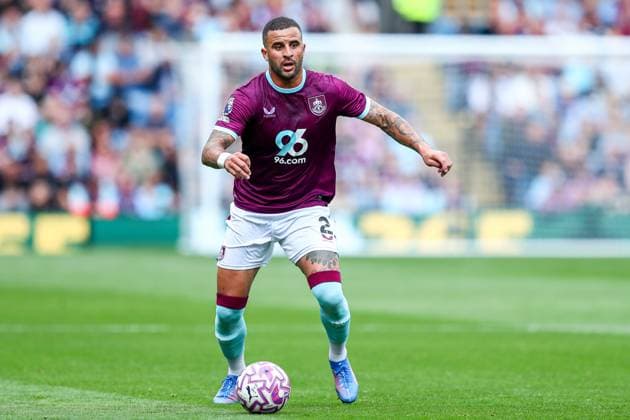 Premier League Burnley v Sunderland Kyle Walker of Burnley with the ball at his feet during the Premier League match Burnley vs Sunderland at Turf Moor, Burnley, United Kingdom, 23rd August 2025 (Photo by Jorge Horsted News Images) Burnley Turf Moor Lancashire United Kingdom Copyright: xJorgexHorsted NewsxImagesx