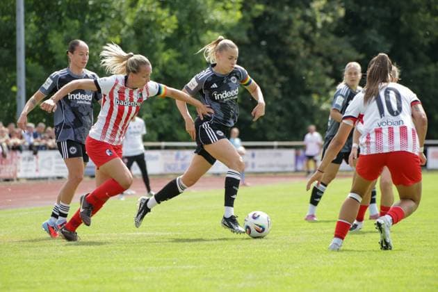 24.08.2025, xgrfx, Fussball Testspiel , SC Freiburg Frauen - Eintracht Frankfurt Frauen v.l. Lisa Karl (SC Freiburg), Laura Freigang (Eintracht Frankfurt), Selina Vobian (SC Freiburg) (DFL DFB REGULATIONS PROHIBIT ANY USE OF PHOTOGRAPHS as IMAGE SEQUENCES and or QUASI-VIDEO) Freiburg