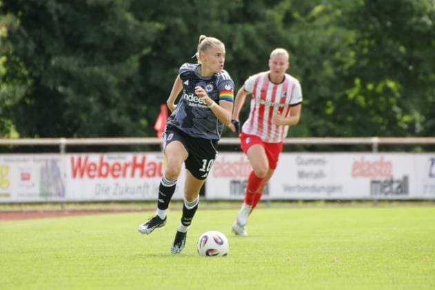 24.08.2025, xgrfx, Fussball Testspiel , SC Freiburg Frauen - Eintracht Frankfurt Frauen v.l. Laura Freigang (Eintracht Frankfurt) (DFL DFB REGULATIONS PROHIBIT ANY USE OF PHOTOGRAPHS as IMAGE SEQUENCES and or QUASI-VIDEO) Freiburg