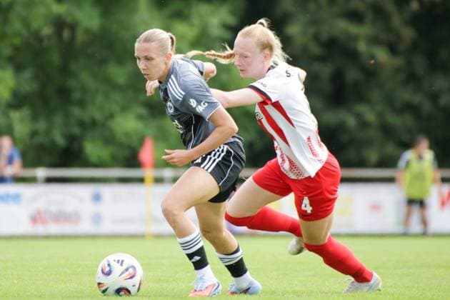 24.08.2025, xgrfx, Fussball Testspiel , SC Freiburg Frauen - Eintracht Frankfurt Frauen v.l. Elisa Senß (Eintracht Frankfurt), Meret Felde (SC Freiburg) (DFL DFB REGULATIONS PROHIBIT ANY USE OF PHOTOGRAPHS as IMAGE SEQUENCES and or QUASI-VIDEO) Freiburg