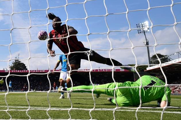 Bournemouth v Wolverhampton Wanderers Premier League 23 08 2025. Antoine Semenyo (24) of AFC Bournemouth is unable to score on the follow-up after his shot at goal hit the bar during the Premier League match between Bournemouth and Wolverhampton Wanderers at the Vitality Stadium, Bournemouth, England on 23 August 2025. Bournemouth Vitality Stadium Dorset England Editorial use only DataCo restrictions apply See www.football-dataco.com , Copyright: xGrahamxHuntx PSI-22680-0044