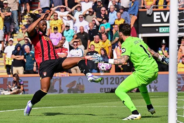 Bournemouth v Wolverhampton Wanderers Premier League Antoine Semenyo of Bournemouth on the attack during the Premier League match at the Vitality Stadium, Bournemouth UK Newspapers OUT Copyright: xJeremyxLandeyx FIL-22134-0029