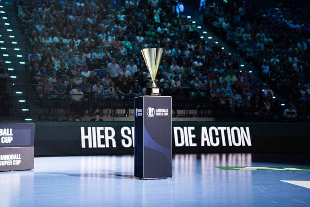 HSG Blomberg-Lippe (GER) vs. Thueringer HC (GER), Handball, 1. Handball Bundesliga Frauen, Supercup, Saison 2025 2026, Muenchen, 23.08.2025 Der Supercup-Pokal Muenchen SAP Garden Deutschland