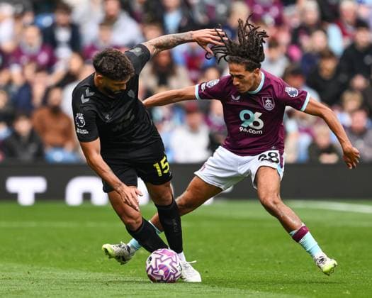 Burnley, England, 23rd August 2025. Omar Alderete of Sunderland and Hannibal Mejbri of Burnley battle for the ball during the Burnley vs Sunderland Premier League match at Turf Moor, Burnley. Picture credit should read: Craig Thomas Sportimage EDITORIAL USE ONLY. No use with unauthorised audio, video, data, fixture lists, club league logos or live services. Online in-match use limited to 120 images, no video emulation. No use in betting, games or single club league player publications. SPI_041_CT_Burnley_v_Sunderland SPI-4083-0041
