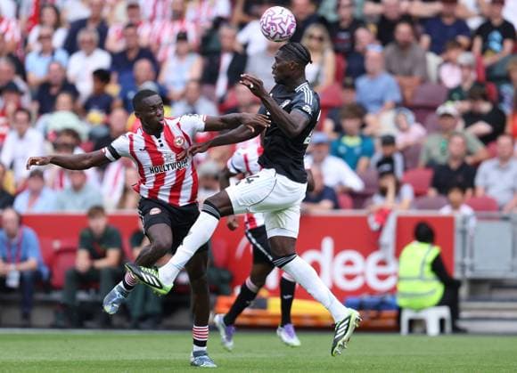 London, England, 23rd August 2025. Michael Kayode of Brentford and Amadou Onana of Aston Villa challenge for the ball during the Brentford vs Aston Villa Premier League match at Gtech Community Stadium, London. Picture credit should read: Paul Terry Sportimage EDITORIAL USE ONLY. No use with unauthorised audio, video, data, fixture lists, club league logos or live services. Online in-match use limited to 120 images, no video emulation. No use in betting, games or single club league player publications. SPI_024_PT_Brentford_Aston_Villa SPI-4082-0024
