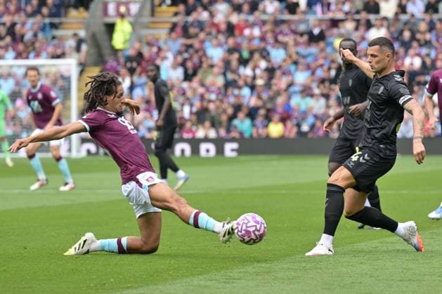 23rd August 2025; Turf Moor, Burnley, Lancashire, England; Premier League Football, Burnley versus Sunderland; Hannibal Mejbri of Burnley stretches to block the cross from Granit& xa0;Xhaka of Sunderland  LeexDurkin