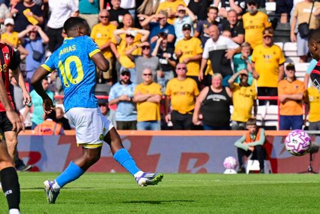 Bournemouth v Wolverhampton Wanderers Premier League Jhon Arias of Wolves shoots during the Premier League match at the Vitality Stadium, Bournemouth UK Newspapers OUT Copyright: xJeremyxLandeyx FIL-22134-0033