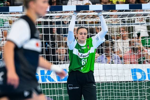 Muenchen: HBF Super Cup 2025 - HSG Blomberg-Lippe - Thueringer HC Torhueterin Nicole Roth (Blomberg) unzufrieden enttäuscht enttaeuscht niedergeschlagen frustriert, Muenchen SAP Garden Bayern Deutschland