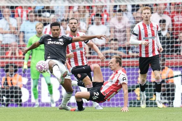 Premier League Brentford v Aston Villa Mikkel Damsgaard of Brentford wins the ball off Ollie Watkins of Aston Villa during the Premier League match Brentford vs Aston Villa at The Gtech Community Stadium, London, United Kingdom, 23rd August 2025 (Photo by Harvey Murphy News Images) Copyright: xHarveyxMurphy NewsxImagesx