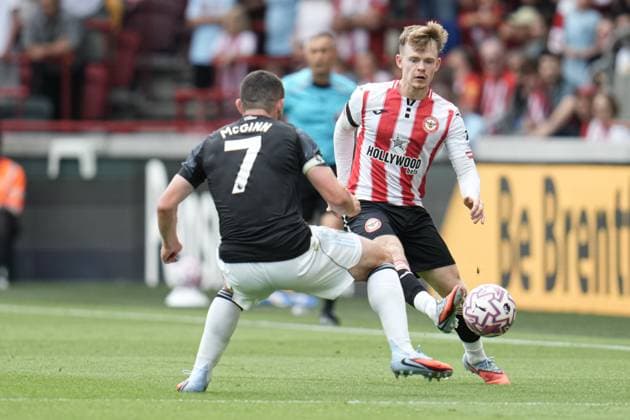 Premier League Brentford v Aston Villa Keane Lewis-Potter of Brentford plays a forward pass during the Premier League match Brentford vs Aston Villa at The Gtech Community Stadium, London, United Kingdom, 23rd August 2025 (Photo by Harvey Murphy News Images) Copyright: xHarveyxMurphy NewsxImagesx