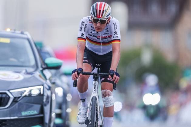 Radsport UCI ProSeries Men Elite LIDL Deutschland Tour 2025 Etappe 3 Arnsberg - Kassel am 23.08.2025 Georg Zimmermann ( INTERMARCHE - WANTY ) rollt über die Ziellinie