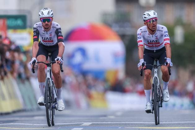 Radsport UCI ProSeries Men Elite LIDL Deutschland Tour 2025 Etappe 3 Arnsberg - Kassel am 23.08.2025 Brandon McNulty ( UAE TEAM EMIRATES XRG ), links - Rafal Majka ( UAE TEAM EMIRATES XRG ), rechts
