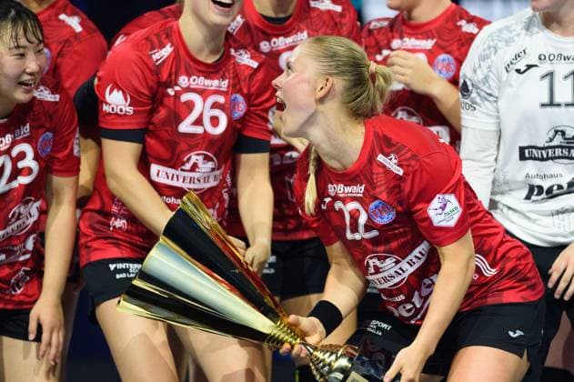 Player of the match Rikke Hoffbeck Petersen (22 Thüringer HC) lifting the supercup trophy after the DHB Supercup match between Thüringer HC and HSG Blomberg-Lippe, SAP Garden, Munich, Germany. (Sven Beyrich SPP) Copyright: xSvenxBeyrich SPPx spp-en-SvBe-SvBe-20250823-D4S_7587