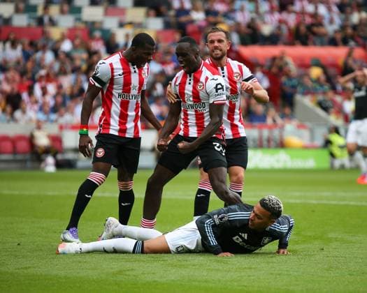 London, England, August 23 2025: Michael Kayade (33 Brentford) celebrates a last ditch block to deny Morgan Rogers (27 Aston Villa) during the Premier League game between Brentford and Aston Villa at Gtech Community Stadium in London, England. (Photo by Jay Patel Sports Press Photo SPP) Copyright: xx Sportspressphoto_SPR14103