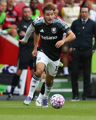 London, England, August 23 2025: Emi Buendia (10 Aston Villa) on the ball during the Premier League game between Brentford and Aston Villa at Gtech Community Stadium in London, England. (Photo by Jay Patel Sports Press Photo SPP) Copyright: xx Sportspressphoto_SPR14120