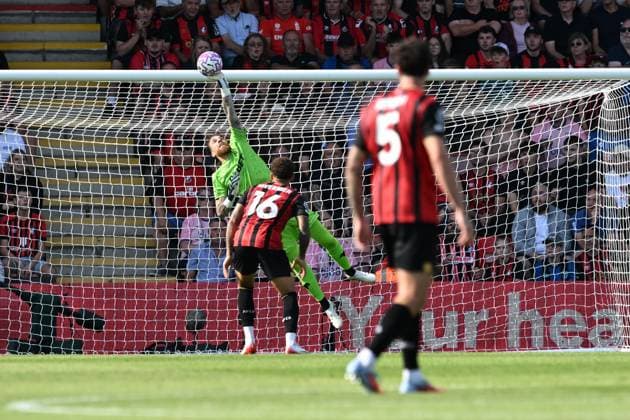 Bournemouth v Wolverhampton Wanderers Premier League 23 08 2025. Jose Sa (1) of Wolverhampton Wanderers makes a save from a shot at goal by Tyler Adams (12) of AFC Bournemouth during the Premier League match between Bournemouth and Wolverhampton Wanderers at the Vitality Stadium, Bournemouth, England on 23 August 2025. Bournemouth Vitality Stadium Dorset England Editorial use only DataCo restrictions apply See www.football-dataco.com , Copyright: xGrahamxHuntx PSI-22680-0056