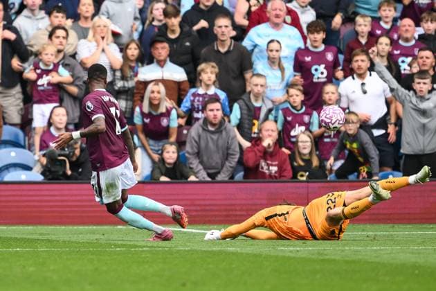 Burnley, England, 23rd August 2025. Jaidon Anthony of Burnley scores to make it 2-0 during the Burnley vs Sunderland Premier League match at Turf Moor, Burnley. Picture credit should read: Craig Thomas Sportimage EDITORIAL USE ONLY. No use with unauthorised audio, video, data, fixture lists, club league logos or live services. Online in-match use limited to 120 images, no video emulation. No use in betting, games or single club league player publications. SPI_058_CT_Burnley_v_Sunderland SPI-4083-0058