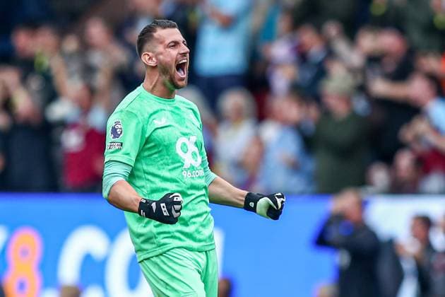 Premier League Burnley v Sunderland Martin Dubravka of Burnley celebrates Jaidon Anthony of Burnley goal to make it 2-0 during the Premier League match Burnley vs Sunderland at Turf Moor, Burnley, United Kingdom, 23rd August 2025 (Photo by Jorge Horsted News Images) Burnley Turf Moor Lancashire United Kingdom Copyright: xJorgexHorsted NewsxImagesx