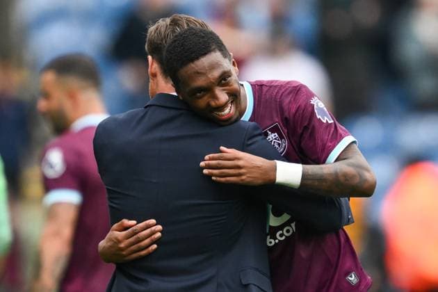 Burnley, England, 23rd August 2025. Scott Parker manager of Burnley and Jaidon Anthony of Burnley celebrate at the end of the Burnley vs Sunderland Premier League match at Turf Moor, Burnley. Picture credit should read: Craig Thomas Sportimage EDITORIAL USE ONLY. No use with unauthorised audio, video, data, fixture lists, club league logos or live services. Online in-match use limited to 120 images, no video emulation. No use in betting, games or single club league player publications. SPI_067_CT_Burnley_v_Sunderland SPI-4083-0067