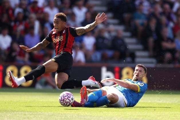 Bournemouth v Wolverhampton Wanderers 23 August 2025 Boscombe - Premier League Football - Bournemouth v Wolverhampton Wanderers - Marcus Tavernier of Bournemouth is tackled by Matt Doherty of Wolverhampton Wanderers. (Photo by Mark Leech). Boscombe UK Copyright: xMarkxLeechxOffside