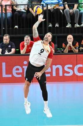 VB, Weltmeisterschaft, Testspiel. Deutschland vs. Belgien 22.08.2025, LKH Arena, Lueneburg, VB, Weltmeisterschaft, Testspiel. Deutschland vs. Belgien im Bild Einzelaktion Hochformat Georg Grozer (GER 09) *** VB, World Championship, Test match Germany vs. Belgium 22 08 2025, LKH Arena, Lueneburg, VB, World Championship, Test match Germany vs. Belgium in picture single action portrait format Georg Grozer GER 09 nordphotoxGmbH xWitke nph00002